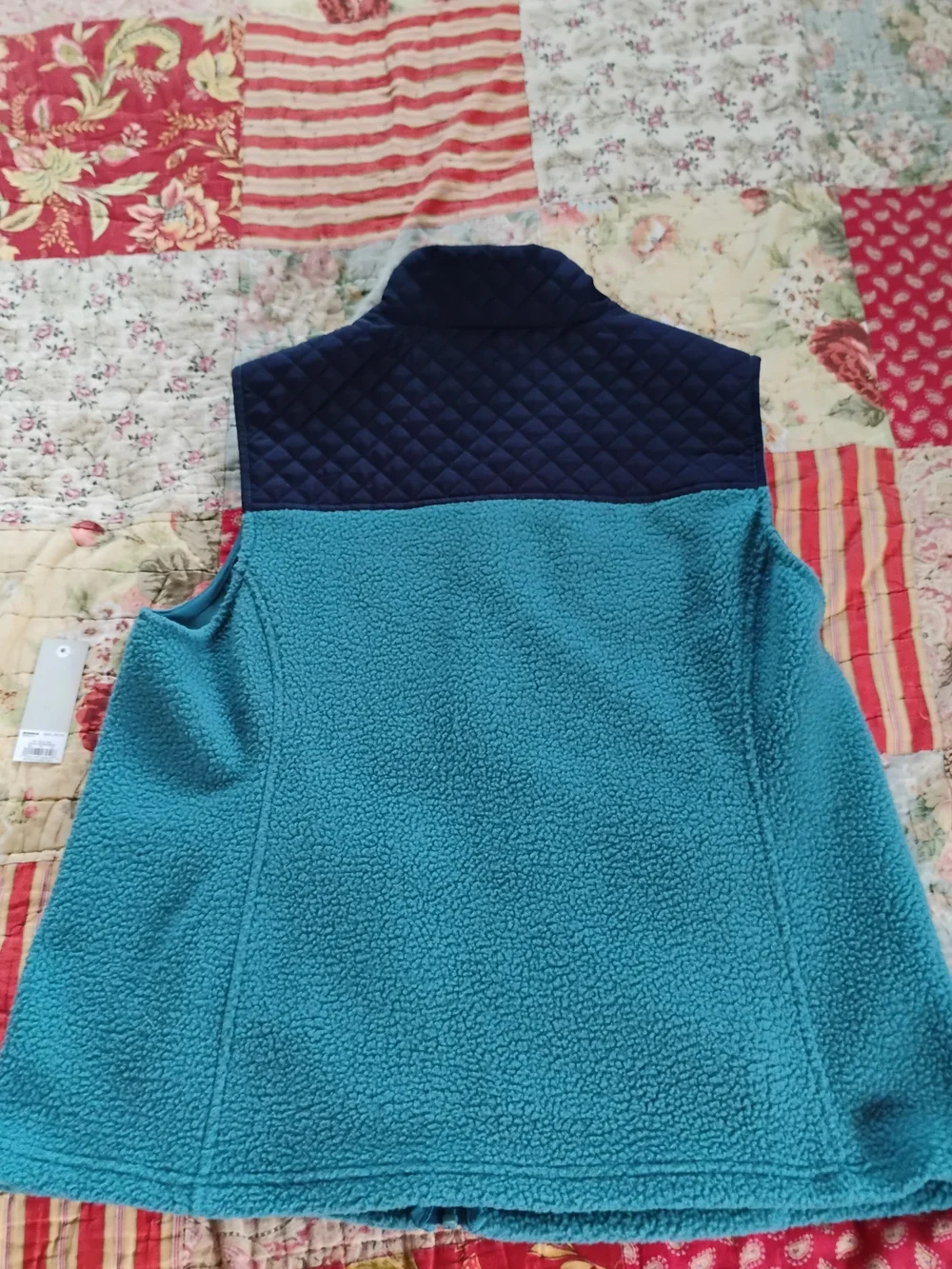 Croft & Barrow For Women Teal Sherpa Vest with Navy Accents Size. PL PETITES
